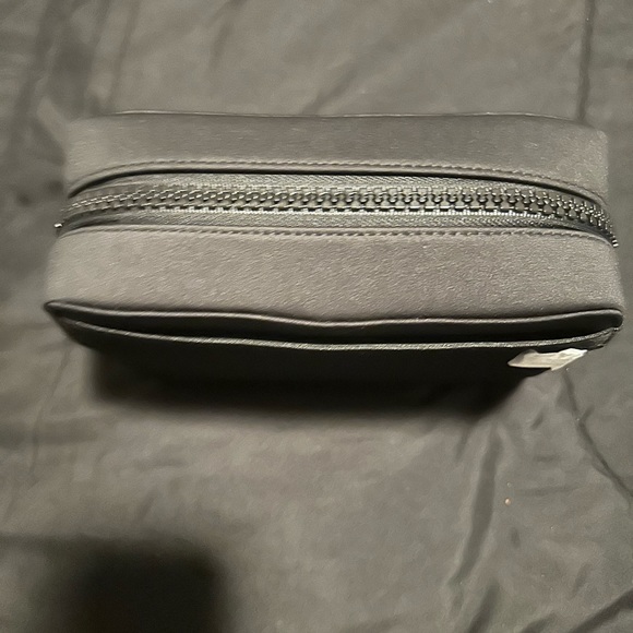 Arlo Neoprene Tech Organizer - Picture 4 of 5